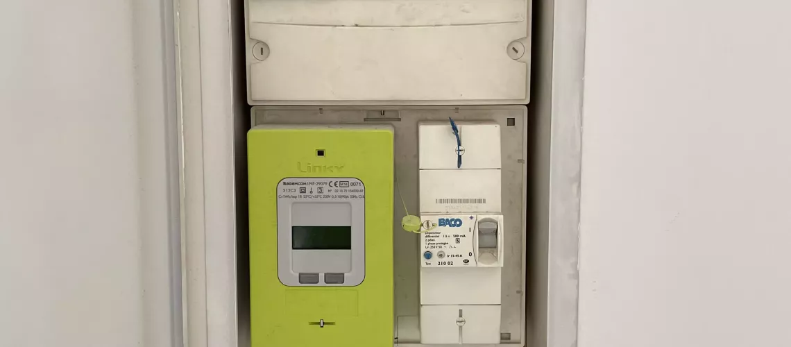 Quelle est la différence entre un compteur et un tableau électrique ?
